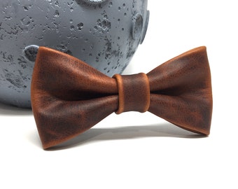 Crazy Leather bow tie, Brown bow tie, Groom Bow tie, Mens Adult Groom, Rustic Bow tie, Wedding Bow tie, Groomsmen bow tie, Bow ties for men