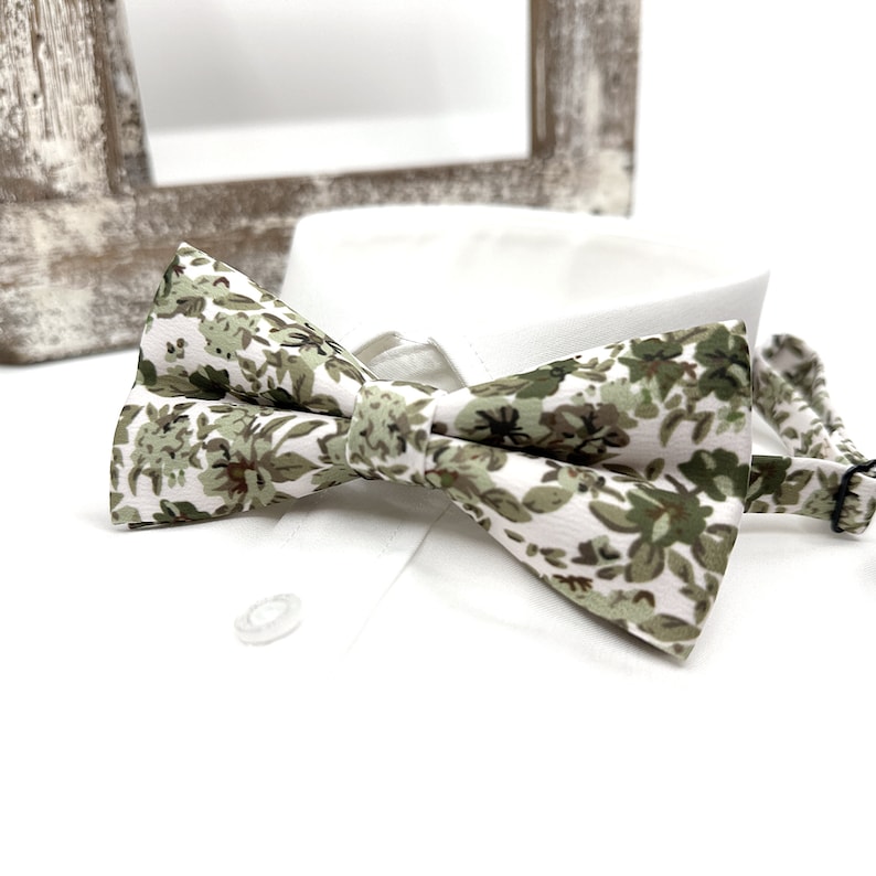 Olive Green Bow tie, Floral Groom Bow tie, Wedding Floral Bow tie, Groomsmen Bow ties, Wedding Bow tie, Groom Gift, Groom Bow tie zdjęcie 3