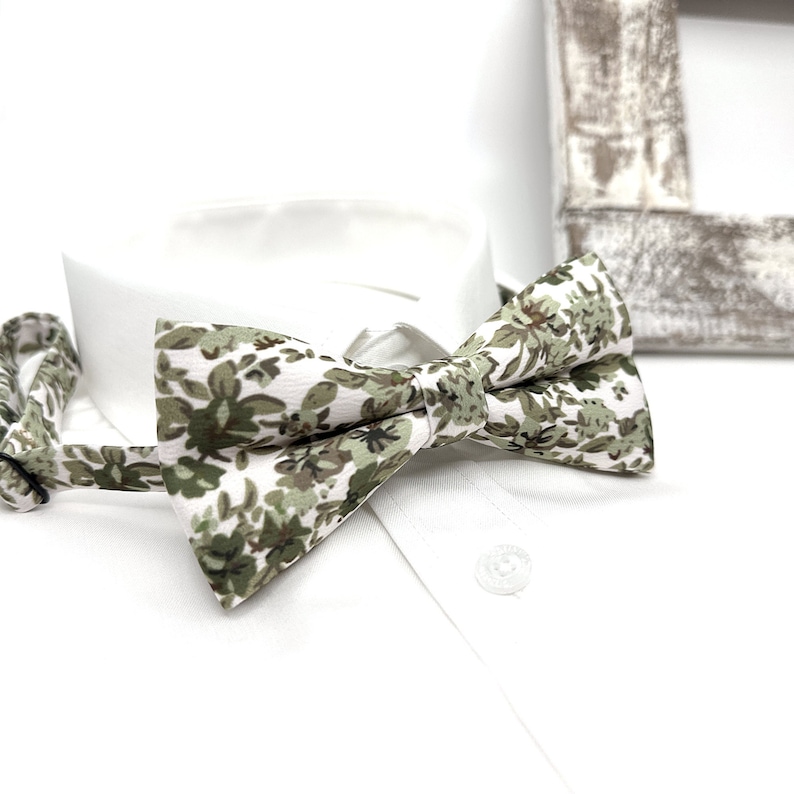 Olive Green Bow tie, Floral Groom Bow tie, Wedding Floral Bow tie, Groomsmen Bow ties, Wedding Bow tie, Groom Gift, Groom Bow tie Bow tie