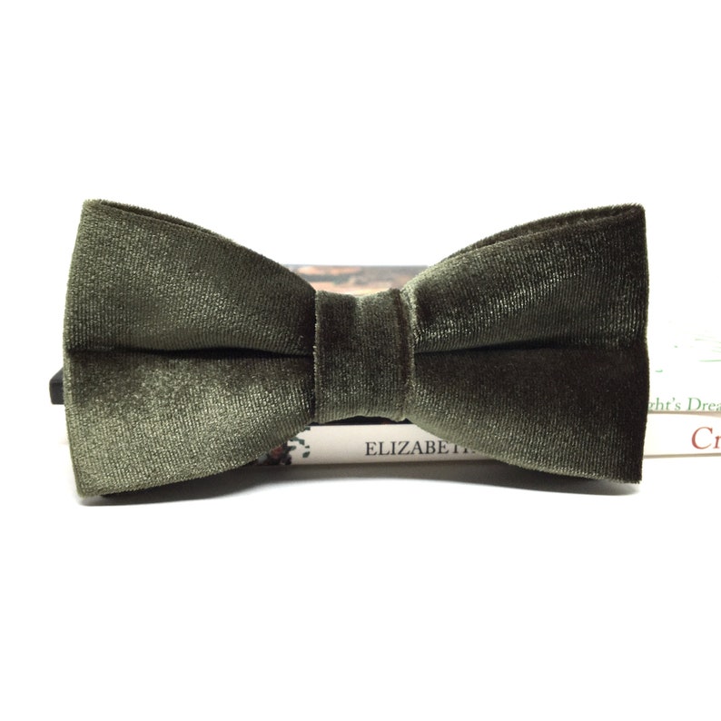 Groom bow tie Bow ties for men Olive Green Velvet Bow tie Groomsmen Bow tie Green Bow Tie Ring bearer bow tie Wedding bow tie