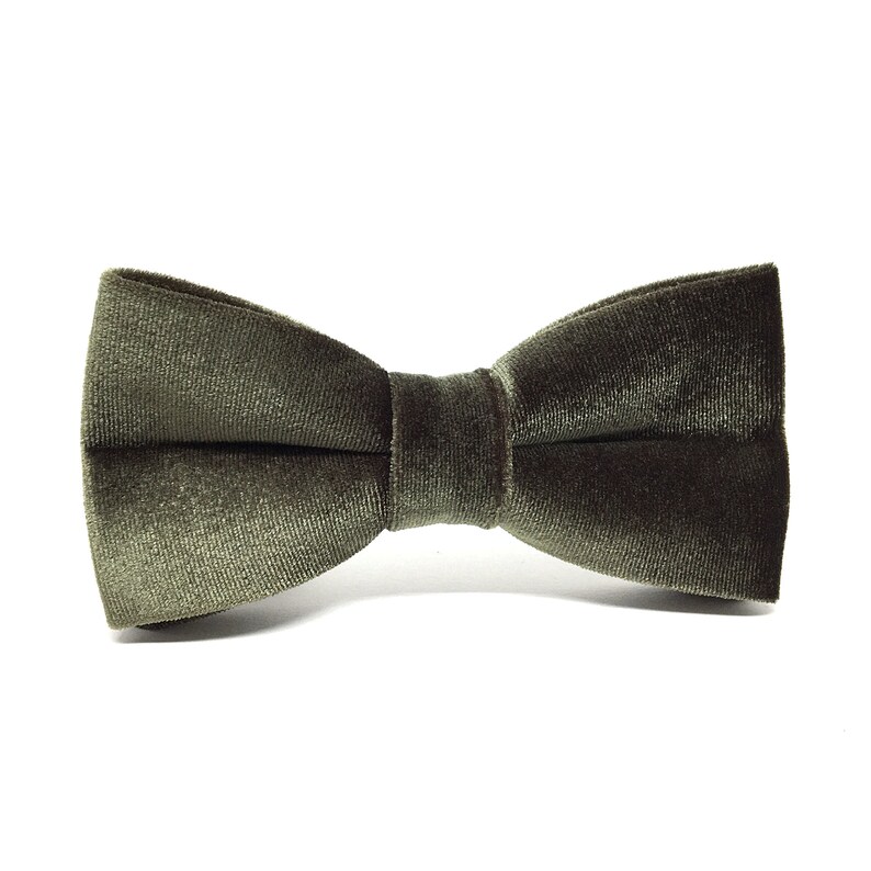 Groom bow tie Bow ties for men Olive Green Velvet Bow tie Groomsmen Bow tie Green Bow Tie Ring bearer bow tie Wedding bow tie