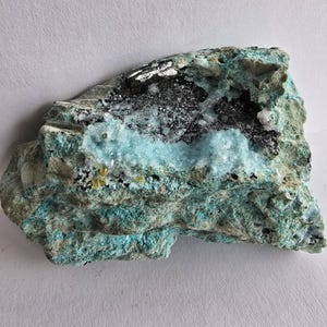 Amostra mineral metafísica de quartzo-libetenita-congo crisocola-druso nº 3385