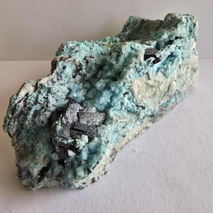 Amostra mineral metafísica de quartzo-libetenita-congo crisocola-druso nº 4953
