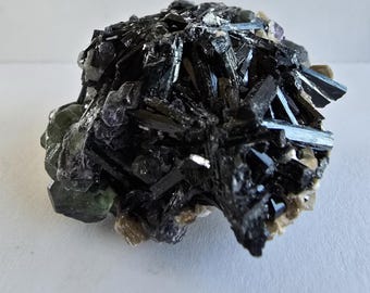 ナミビア、エロンゴ産のブラックトルマリン入りフローライト - Etsy 日本