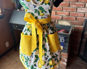 Charming lemon full apron, lemon apron with yellow accent, ladies apron, apron with pockets, baking apron, kitchen apron, cotton apron, gift