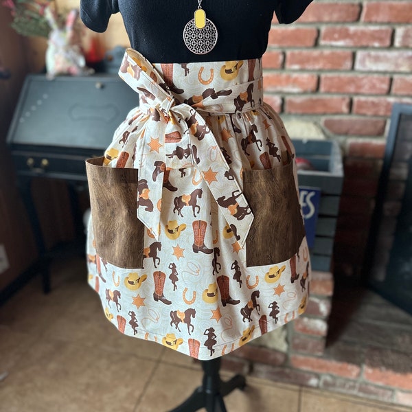 Half apron for cowgirls, Western apron, country apron, ladies apron, apron with pockets, full skirt apron, apron for woman’s gift