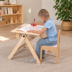 Barnritbord, fällbart träbord med pappershållare