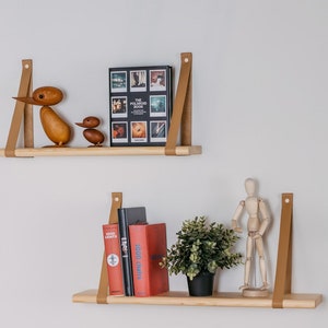 Hanging bookshelf, Strap shelf, Natural wood bookshelf, Real leather strap shelf, Floating shelf, Strap shelf, Decorative shelf, Montessori