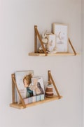 Nursery bookshelf, Hanging shelf, Floating wood shelves, Small nursery shelf, Floating leather strap shelf, Natural leather, Montessori