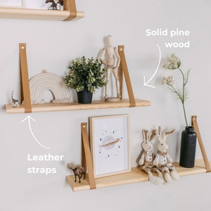 Floating wall shelf living room, Pine wood shelf, Leather strap shelf, Hanging shelf, Modern shelves, Strap shelving, Wood bookshelf