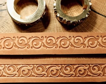 Rouleaux de gaufrage en cuir en laiton. « Motif floral oriental n° 2 », ENTRÉE ET SORTIE, 13 mm de largeur.