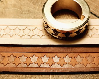 Rullo per goffratura in pelle e ottone: motivo floreale specchiato, larghezza 1/2"