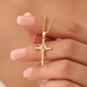 Collier croix en gold filled, collier rose et croix pour femme, bijoux religieux