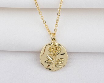 Collier médaillon fleur en or, collier floral gold filled pour femme