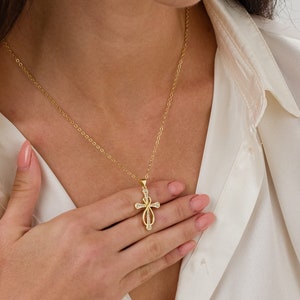 Collier pendentif croix rempli d'or 18 carats, collier religieux pour femme, collier croix imperméable à l'eau, bijoux chrétiens image 8