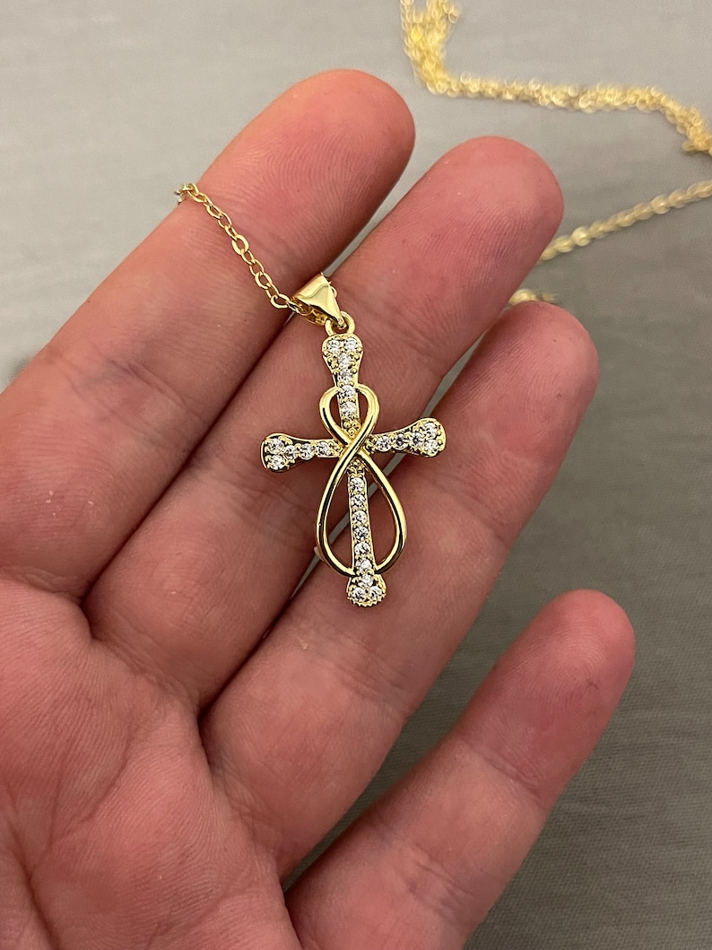Collier pendentif croix rempli d'or 18 carats, collier religieux pour femme, collier croix imperméable à l'eau, bijoux chrétiens image 5