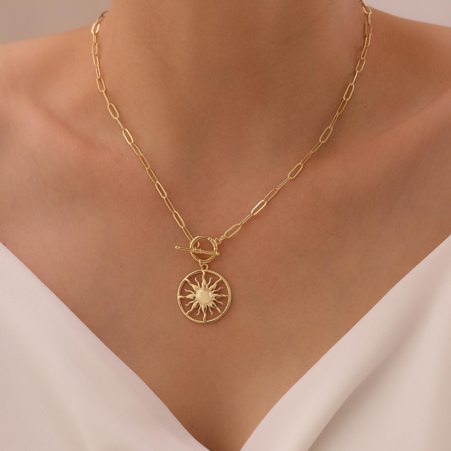 アクセサリー knk sun Gold Sun Pendant Necklace, Toggle Clasp Sun Necklace for Women