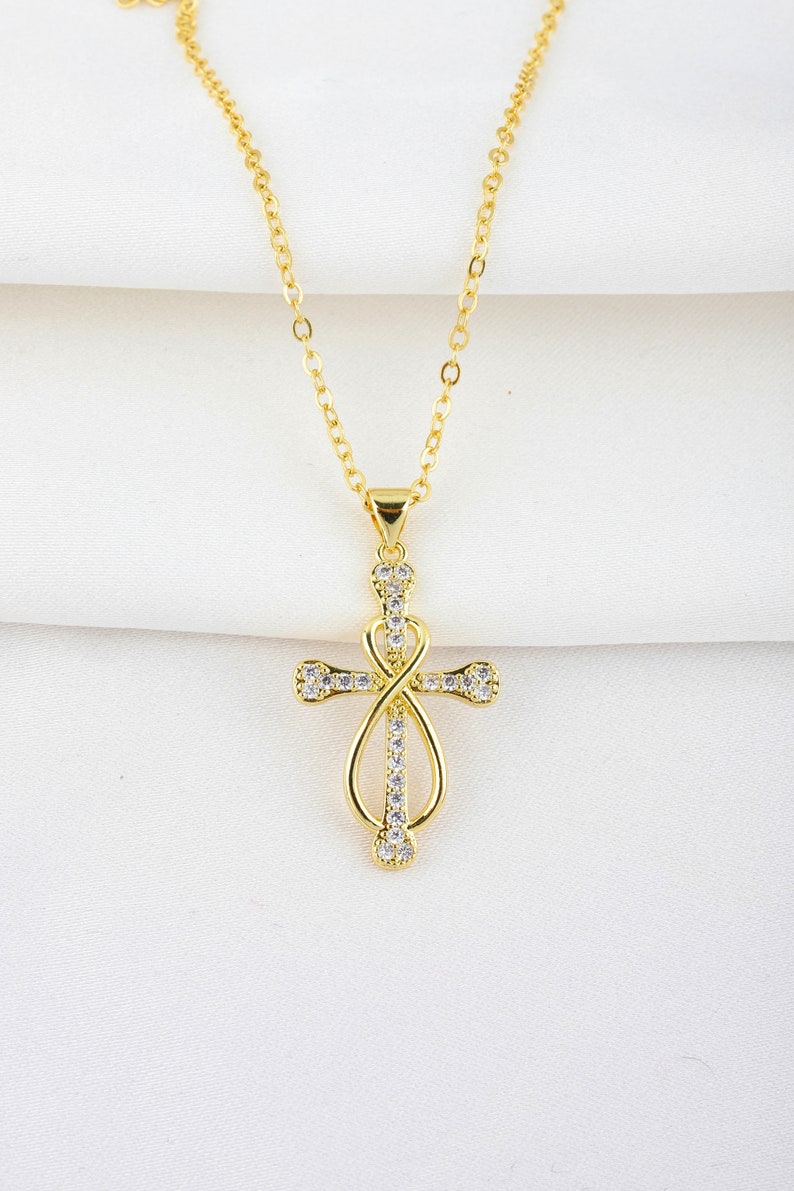 Collier pendentif croix rempli d'or 18 carats, collier religieux pour femme, collier croix imperméable à l'eau, bijoux chrétiens image 4