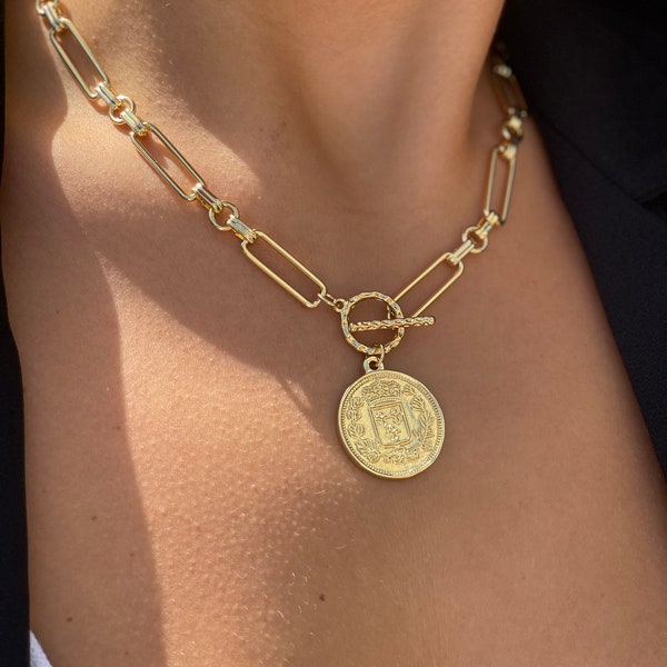 Statement toggle clasp necklace, medallion coin pendant, chunky rectangle link chain necklace, toggle choker, gold toggle clasp necklace