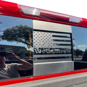 2019-2024 Passend für Chevy Silverado Hinten Schiebefenster Sauber Flagge Wir Die Leute Aufkleber Auto Vinyl Aufkleber 3M Stripe Kit und Grafiken