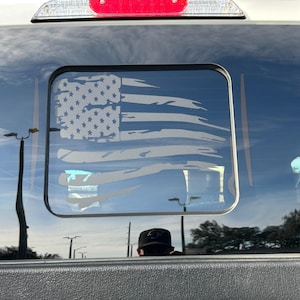 Passar Ford F-150 bakrutedekaler med riven flagga 2009-2026 | Stripekit för lastbilar | Vinylremsor för bilar | Karossdekaler till F150 | Pickup-klistermärken
