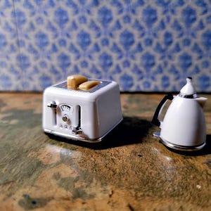 Miniature Toaster with Toast & Matching Coffee Pot – Cream Colored 1:12 Scale Dollhouse Kitchen Accessories | Mini Breakfast Set