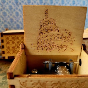 Happy Birthday Music Box – Wooden Hand-Crank Gift for Kids, Friends, Family – Unique Birthday Present, Cake Design