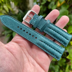 Double ridge watch strap from Pueblo leather in Ortensia color, pre-installed quick release spring bars