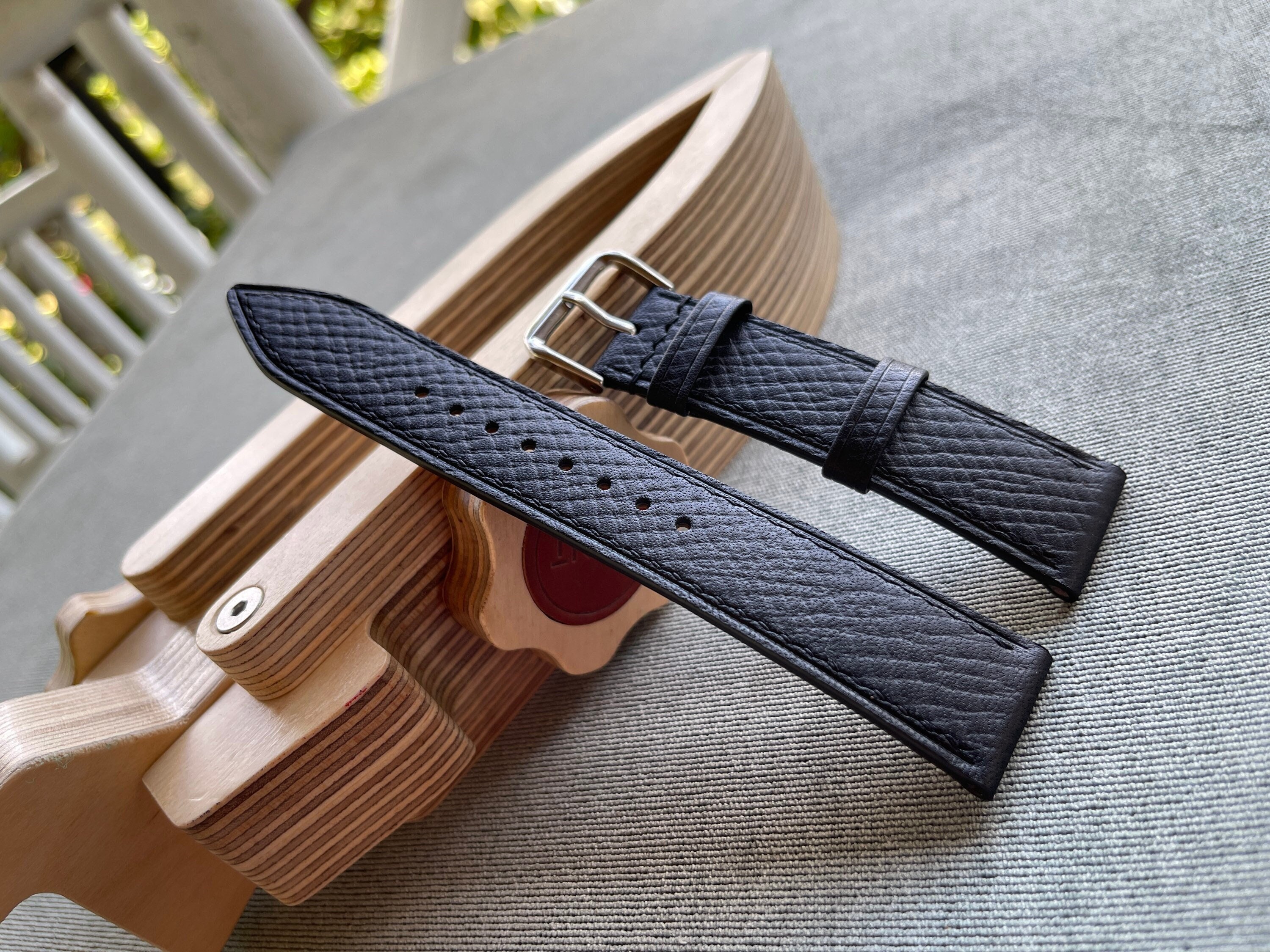 Made a quick Apple watch strap from some scraps : r/Leathercraft