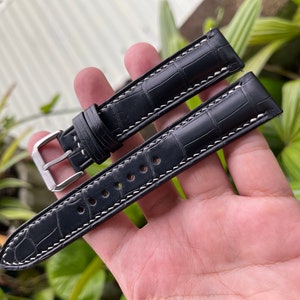 ブラックのエキゾチックレザーの腕時計ストラップ、全サイズにクイックリリーススプリングバー付き