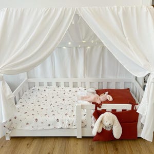Cabin-style canopy bed