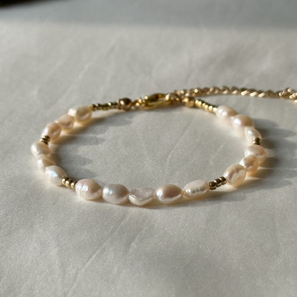 DARCIE | baroque pearl bracelet, beachy jewellery, dainty bracelet, minimal jewellery, irregular pearl bracelet, june birthstone