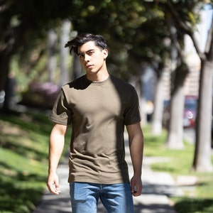 Men's Bamboo Viscose Organic T-Shirt Breathable Silky Soft Bamboo Tee Everyday Crew Neck Short Sleeve Tshirt Military Olive