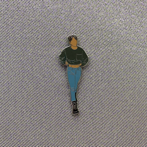 BTS Tiny Waist JK pin de esmalte