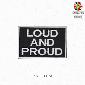 Puede incluir: Parche bordado en blanco y negro con el texto "LOUD AND PROUD" en letras blancas sobre un fondo negro. El parche mide 7 por 5,8 centímetros.