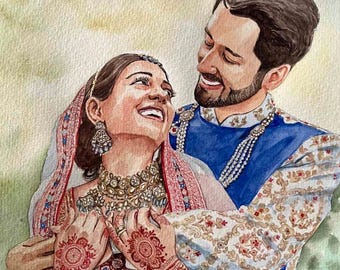 Könnte beinhalten: Ein Aquarellbild eines Paares in traditioneller indischer Hochzeitskleidung. Die Frau trägt ein rotes und goldenes Sari mit aufwendigen Stickereien und Schmuck. Der Mann trägt eine blau-weiße gemusterte Kurta mit einem weißen Turban. Sie lächeln und schauen sich an.