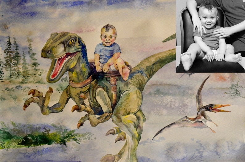K&ouml;nnte beinhalten: Ein Aquarellbild eines kleinen Kindes, das auf einem gr&uuml;nen und braunen Dinosaurier reitet. Der Dinosaurier fliegt mit offenem Maul durch die Luft. Im Hintergrund befindet sich ein kleinerer fliegender Dinosaurier. Das Kind tr&auml;gt ein blaues Hemd und hat braunes Haar.