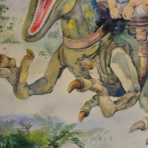 K&ouml;nnte beinhalten: Aquarellmalerei eines gr&uuml;nen Dinosauriers, auf dem eine Person reitet. Der Dinosaurier hat einen gro&szlig;en Mund mit scharfen Z&auml;hnen und rennt durch einen Wald. Die Person tr&auml;gt ein wei&szlig;es Hemd und eine braune Hose.