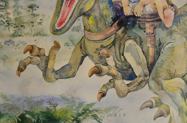 K&ouml;nnte beinhalten: Aquarellmalerei eines gr&uuml;nen Dinosauriers, auf dem eine Person reitet. Der Dinosaurier hat einen gro&szlig;en Mund mit scharfen Z&auml;hnen und rennt durch einen Wald. Die Person tr&auml;gt ein wei&szlig;es Hemd und eine braune Hose.