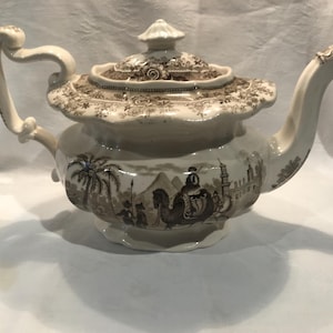 Transferware brown and white teapot with lid circa 1840&#39;s