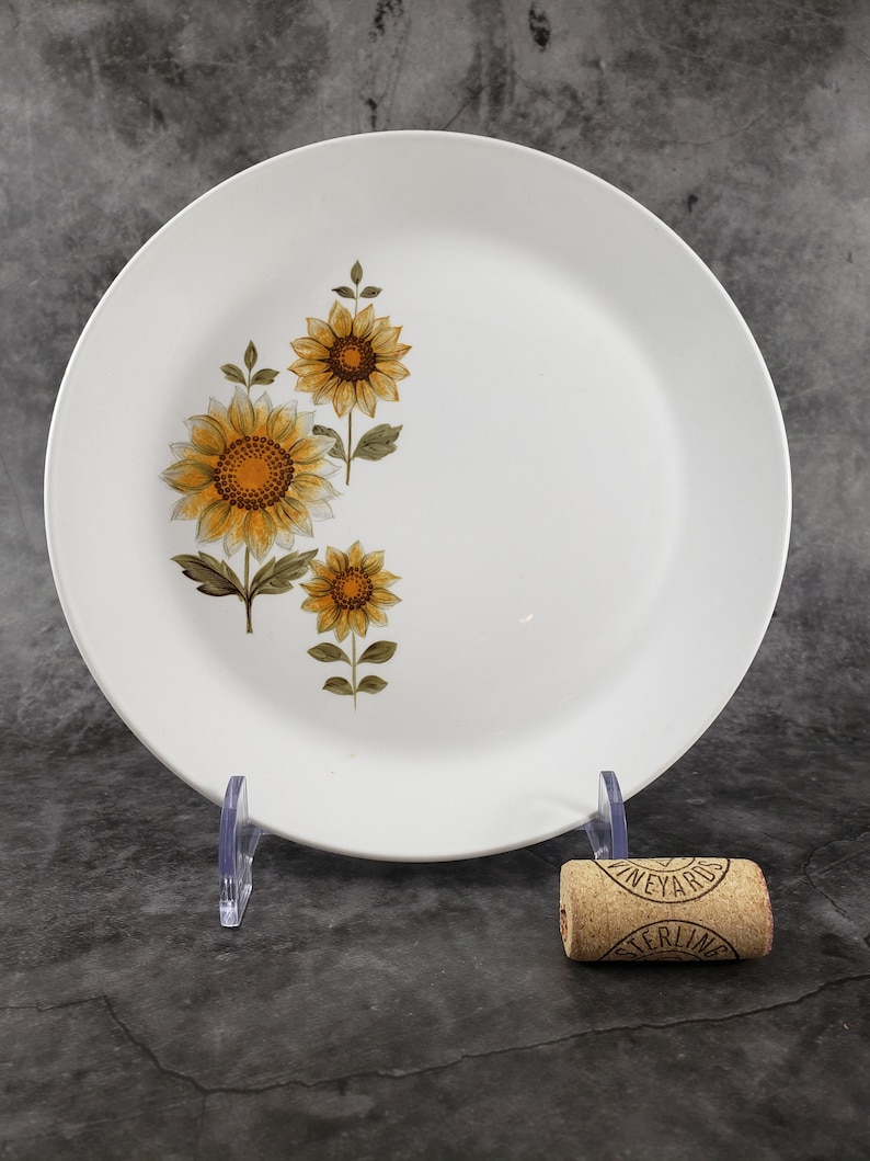 Three Vintage Johnson Brothers Sunflowers Ironstone SaladLuncheon Plates Made in England in the 1960/'s-8