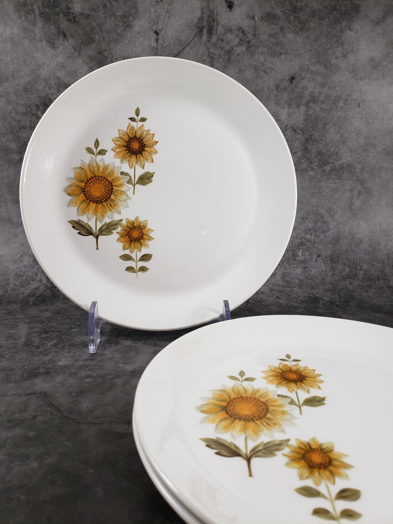 Three Vintage Johnson Brothers Sunflowers Ironstone SaladLuncheon Plates Made in England in the 1960/'s-8