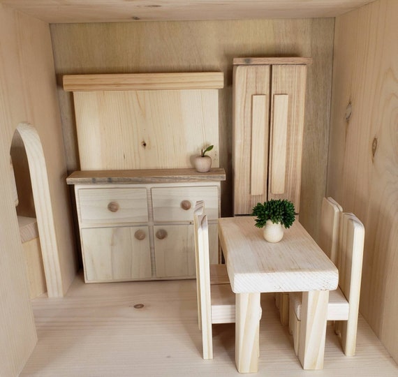 Salle à manger de maison de poupées en bois