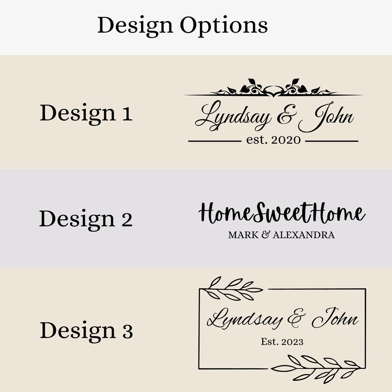 Może przedstawiać: Obraz prezentujący trzy opcje projektu dla spersonalizowanego tekstu. Projekt 1 zawiera "Lyndsay & John est. 2020" z kwiatowymi akcentami. Projekt 2 m&oacute;wi "Home Sweet Home" z "MARK & ALEXANDRA". Projekt 3 prezentuje "Lyndsay & John Est. 2023" w ramce.