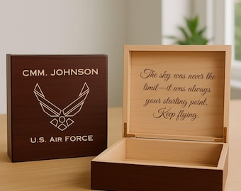 Caixa de recordações personalizada da Força Aérea: Caixa de memórias de madeira gravada