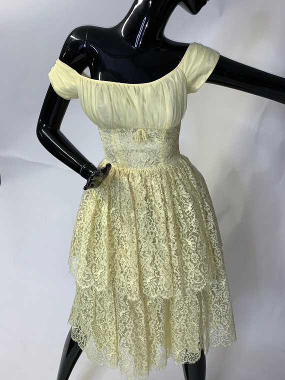 Absolutly beautiful VINTAGE 1950'S Lemon Yellow L… - image 1