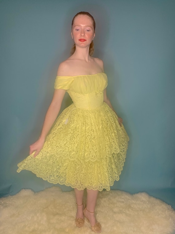 Absolutly beautiful VINTAGE 1950'S Lemon Yellow L… - image 3