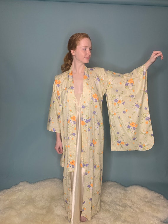 Rare Cotton Dramatic Sleeve Floral Kimono - image 2