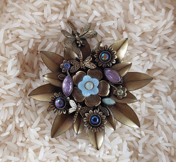 Beautiful Vintage Dragonflys and Flowers Brooch - image 1