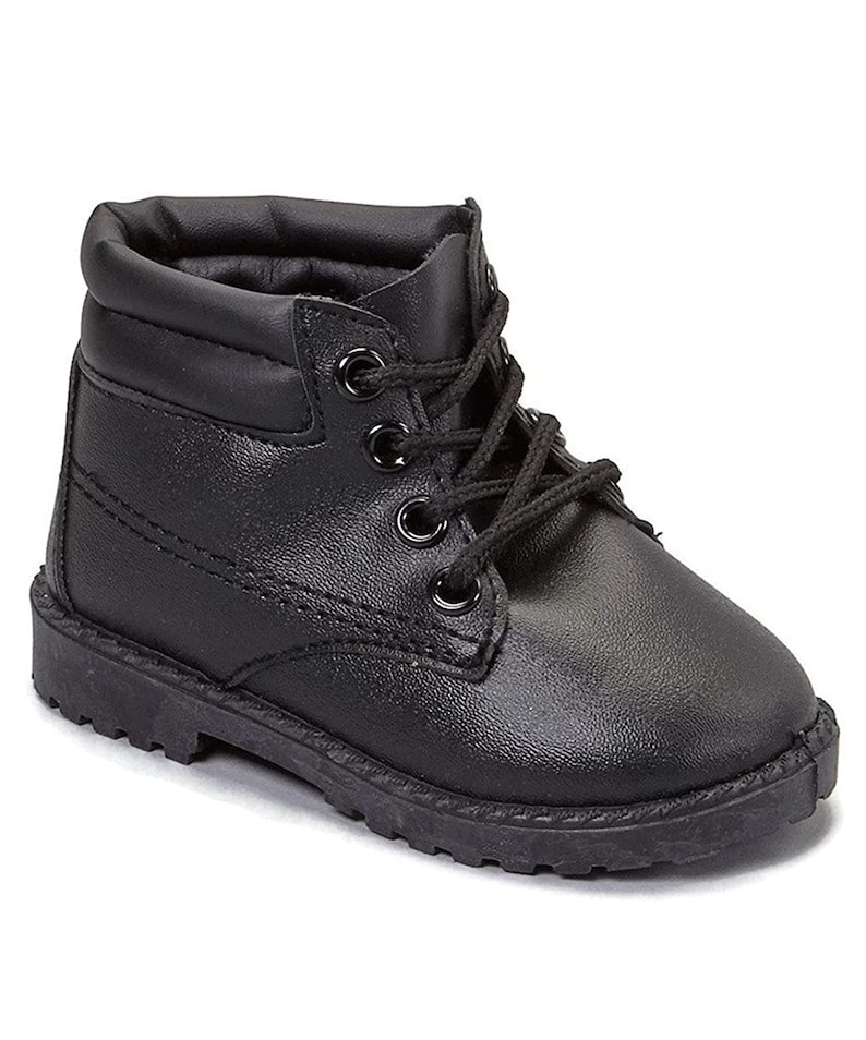 Puede incluir: Botas de cuero negro con cordones y suela robusta.